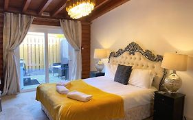 Kaoglen-Spruce-Hot Tub-Forrest Setting-Pet Friendly